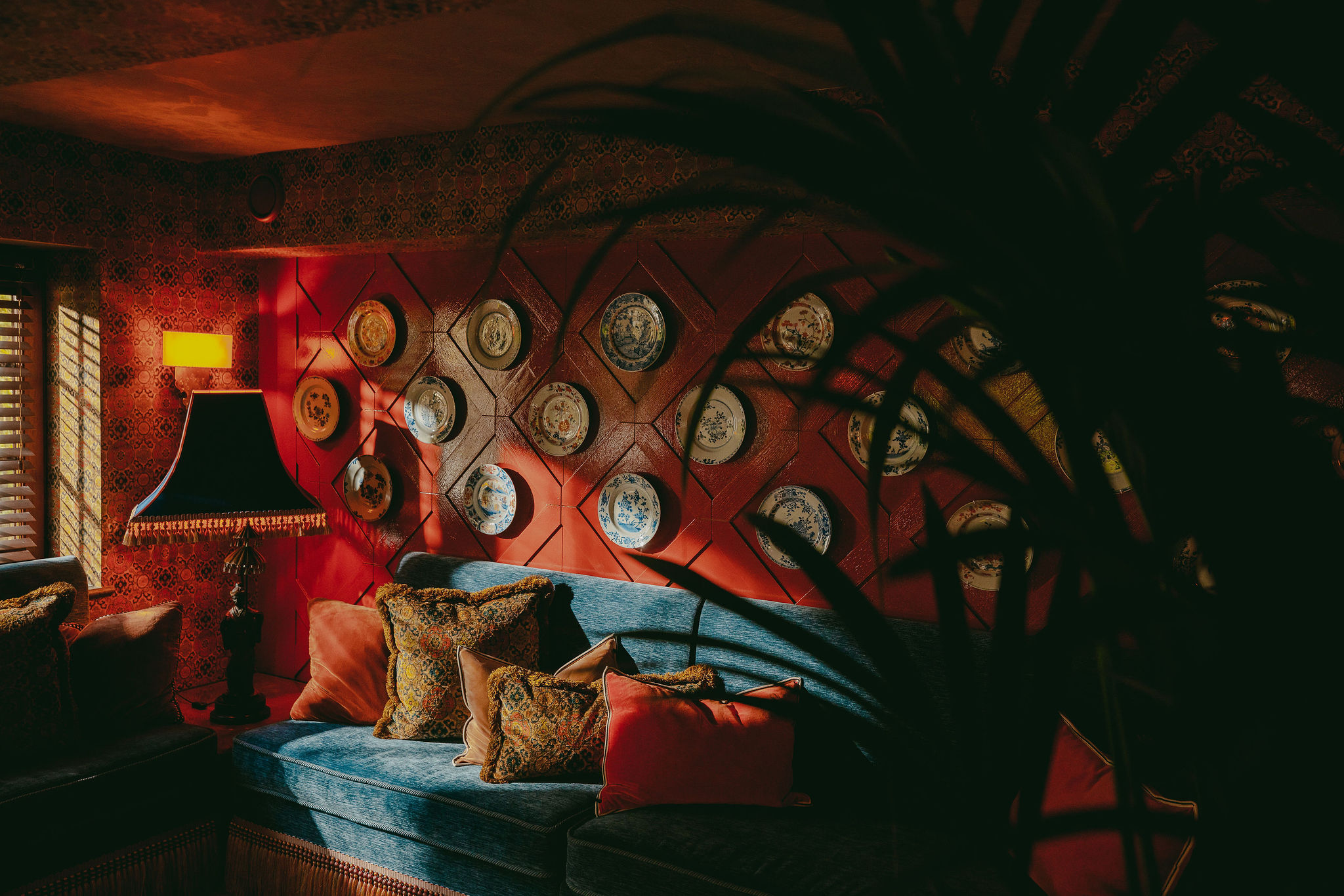 Detail van de rode lounge